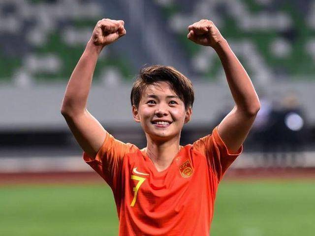 关于女足比赛中球员精神抖擞,斗志昂扬的信息 关于女足比赛中球员精神抖擞,斗志昂扬的信息