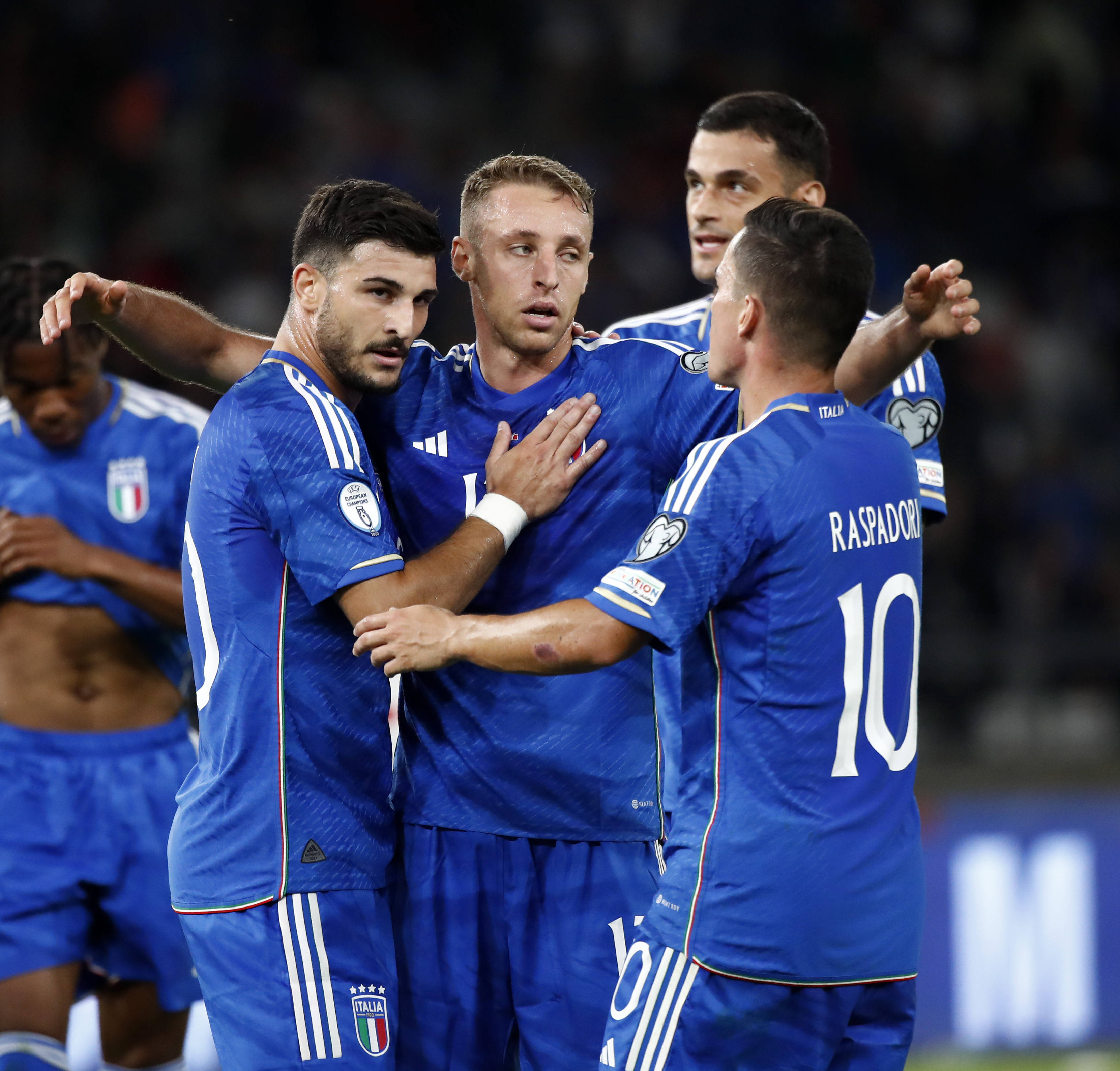 意大利胜利非常艰难，挺进欧锦赛半决赛的简单介绍