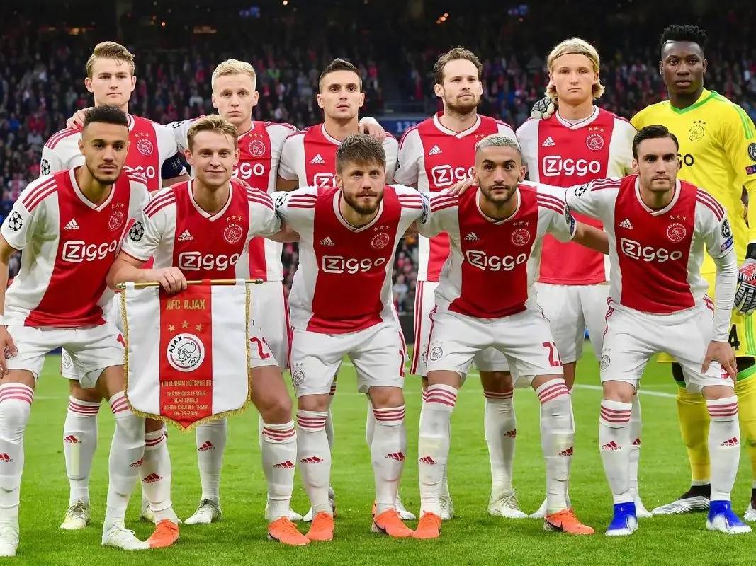 阿贾克斯客场取胜，埃因霍温险胜