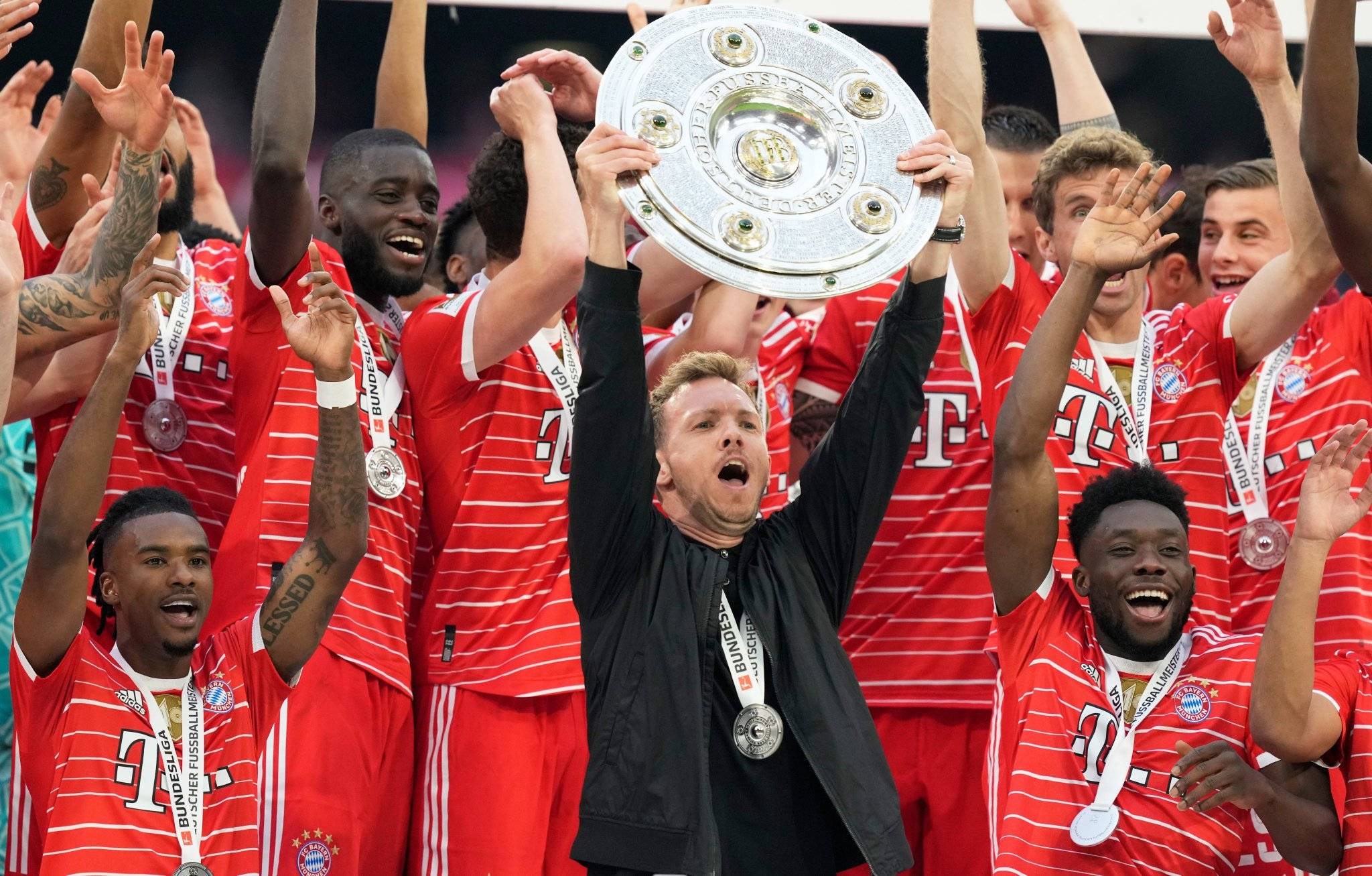 拜仁慕尼黑主场轻取勒沃库森,保持领先 拜仁慕尼黑主场轻取勒沃库森,保持领先