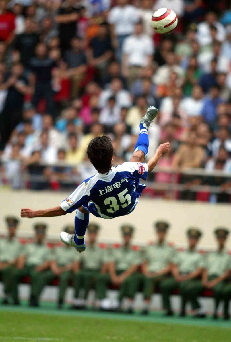 意甲球员在赛场上熠熠生辉，创造传奇的简单介绍