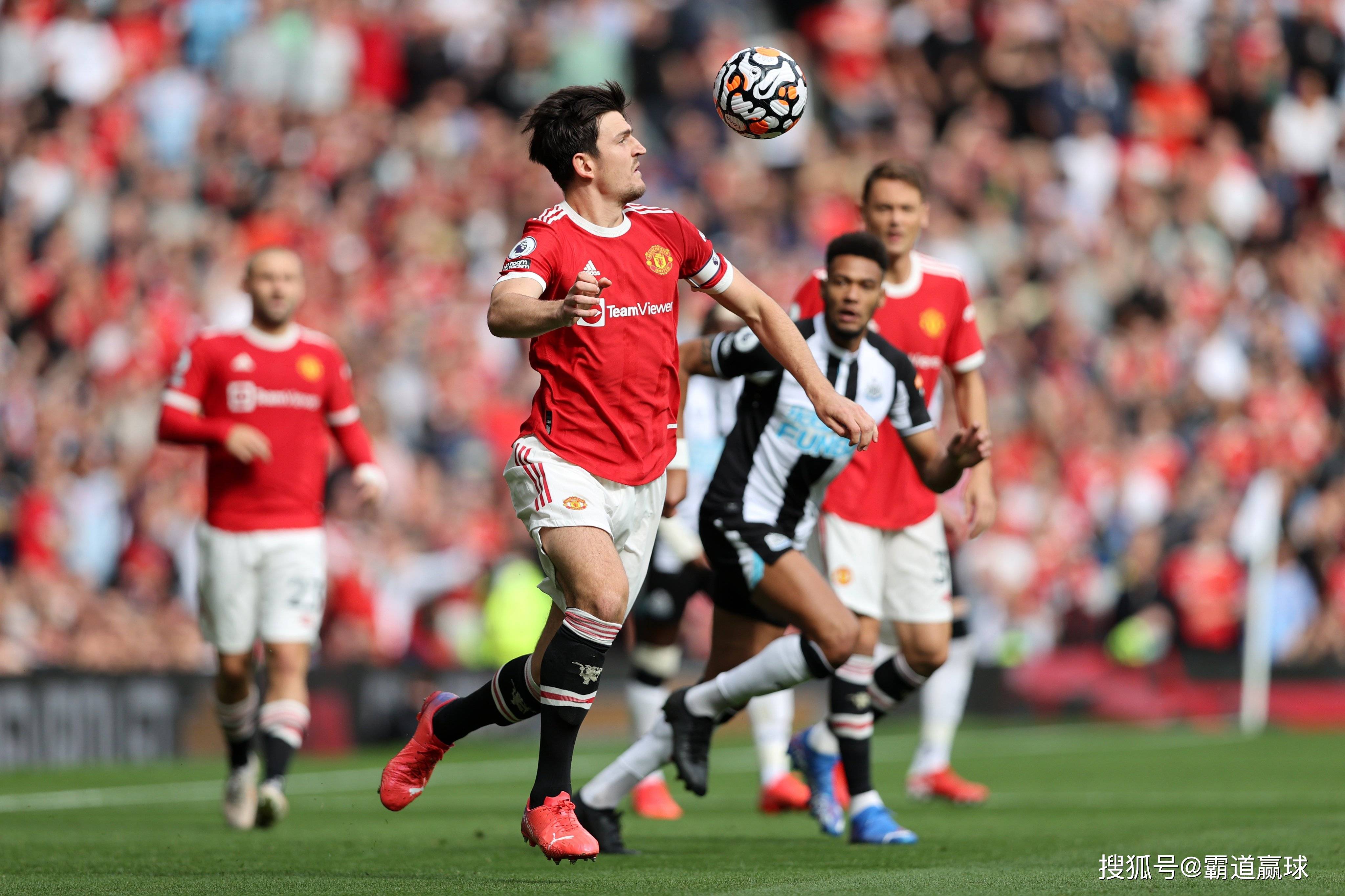 包含曼联击溃对手，晋级赛场再见证巅峰的词条