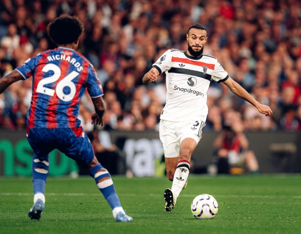 曼联面对水晶宫,主场全力争取取胜 曼联面对水晶宫,主场全力争取取胜