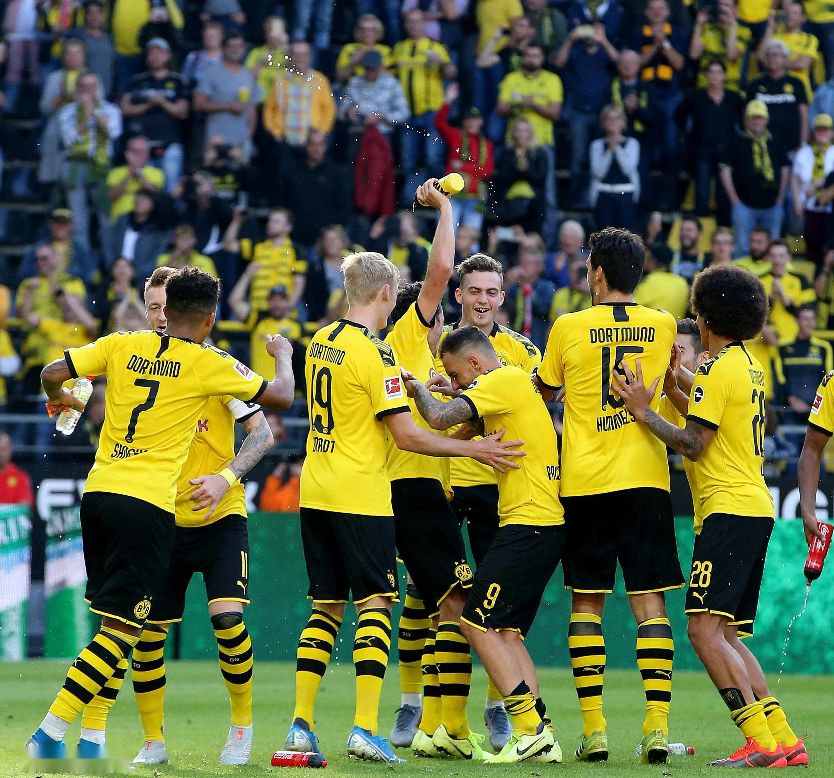 包含足球极限比赛高潮迭起，精彩纷呈的词条