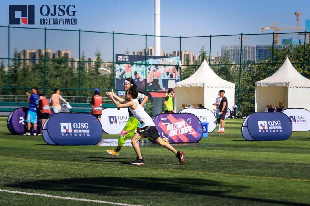 包含足球极限比赛高潮迭起，精彩纷呈的词条