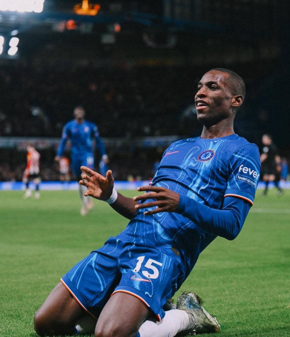 包含切尔西客场不敌南安普顿，遭遇两连败的词条