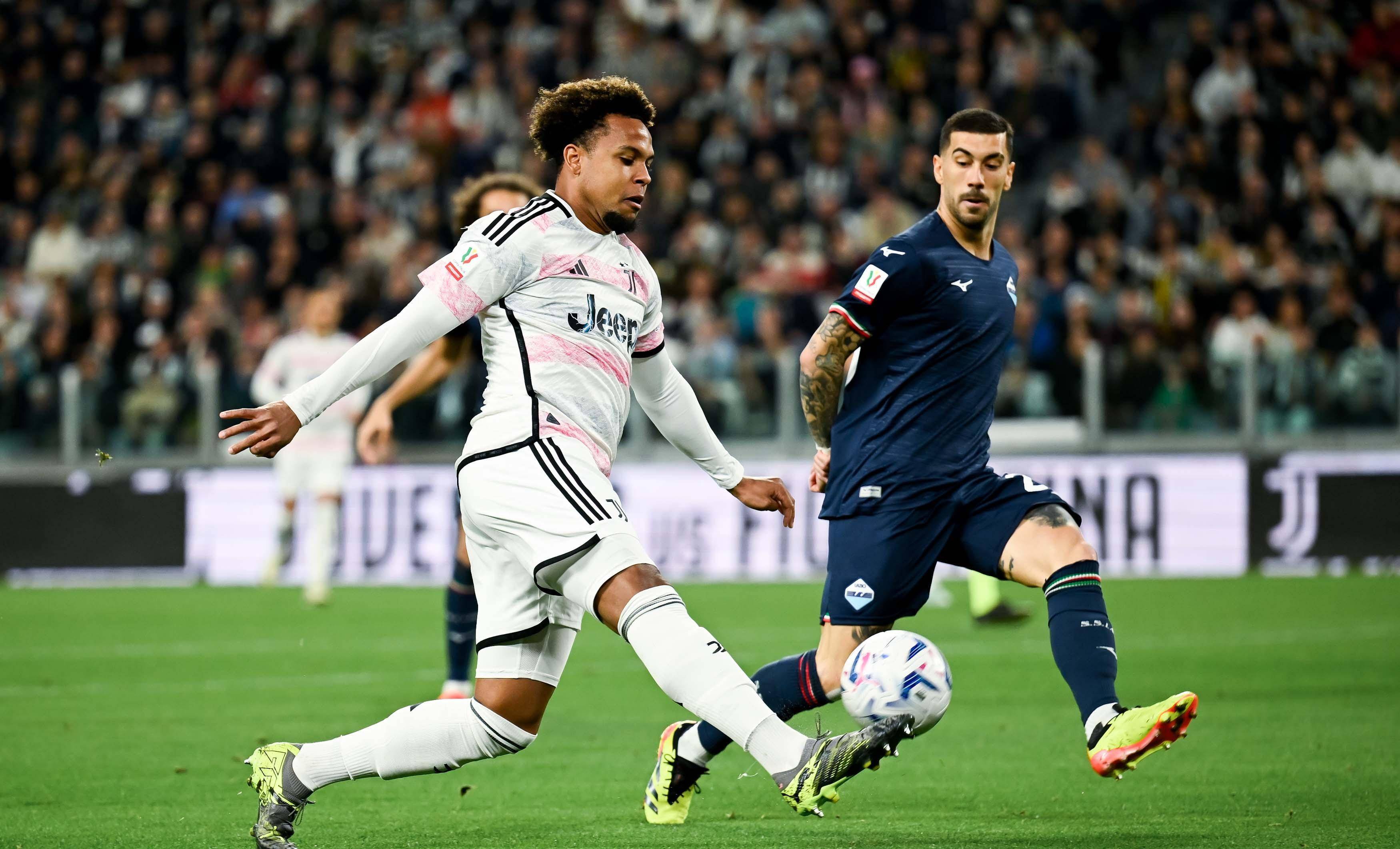 包含尤文图斯主场大胜，稳固领先位置的词条