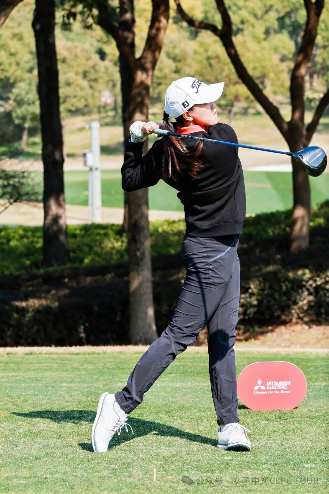 关于亚洲高尔夫公开赛进入决赛阶段，中国选手领先的信息