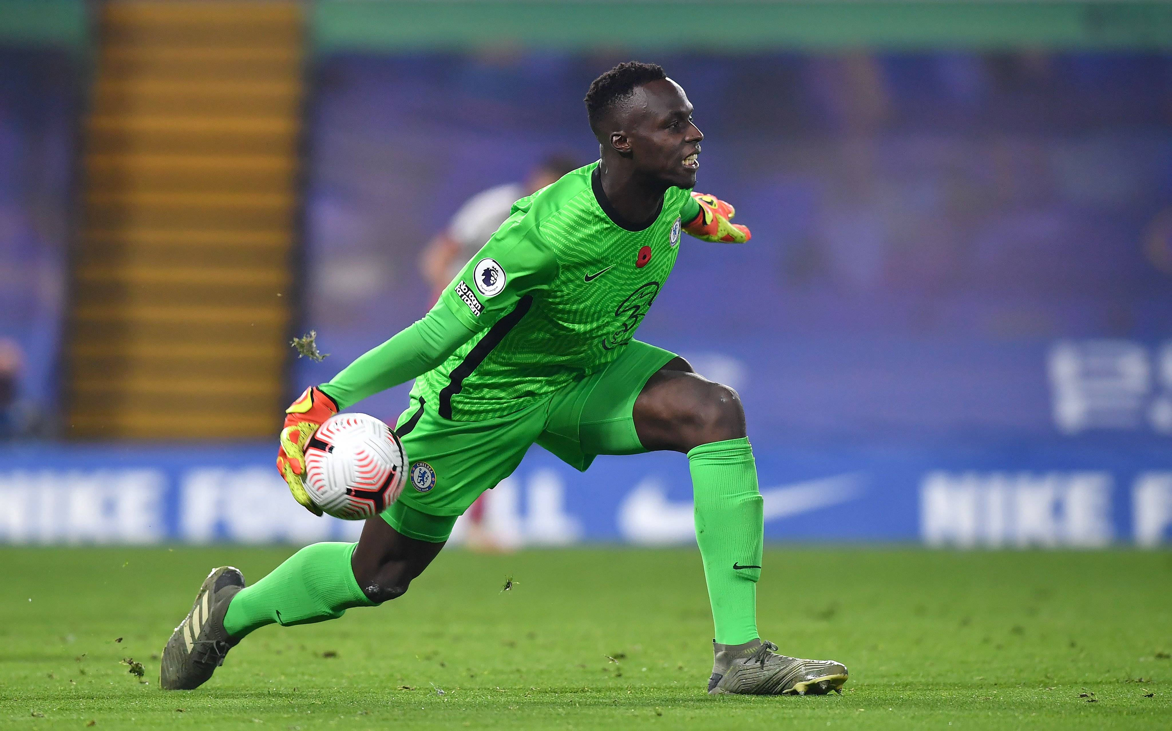 包含察布汉姆一波三连胜登顶英超积分榜，领先优势缩小的词条