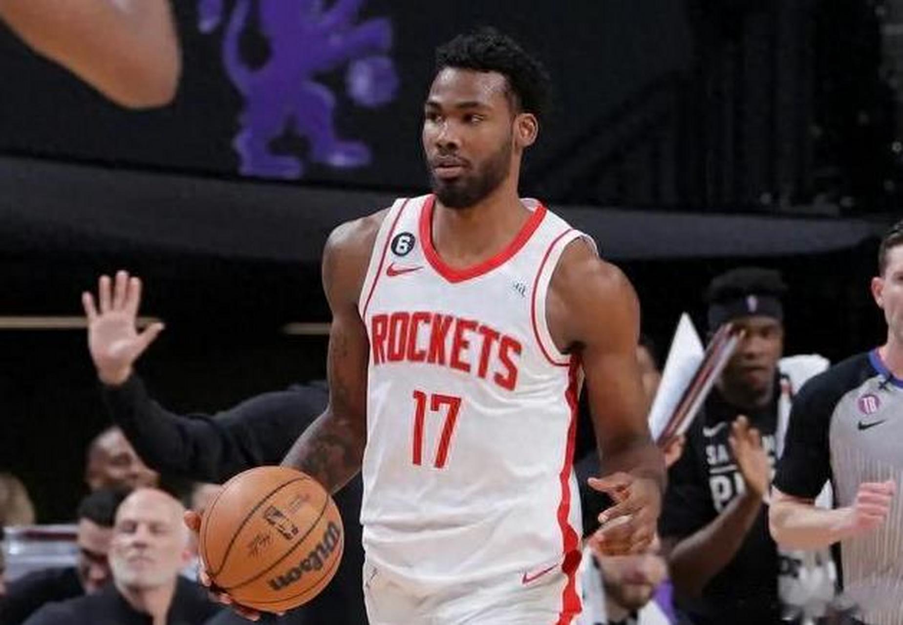 包含火箭在主场大胜步行者，取得七连胜的词条