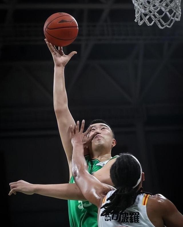 篮球比赛中涌现出一批年轻的新星 篮球比赛中涌现出一批年轻的新星