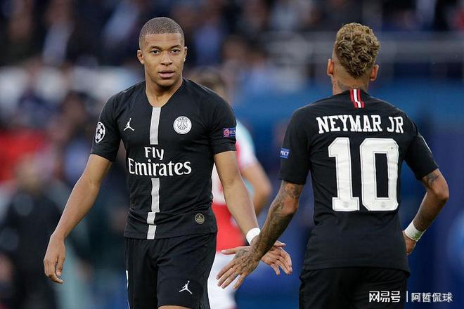 法甲冠军之争：巴黎圣日耳曼对阵里尔的简单介绍