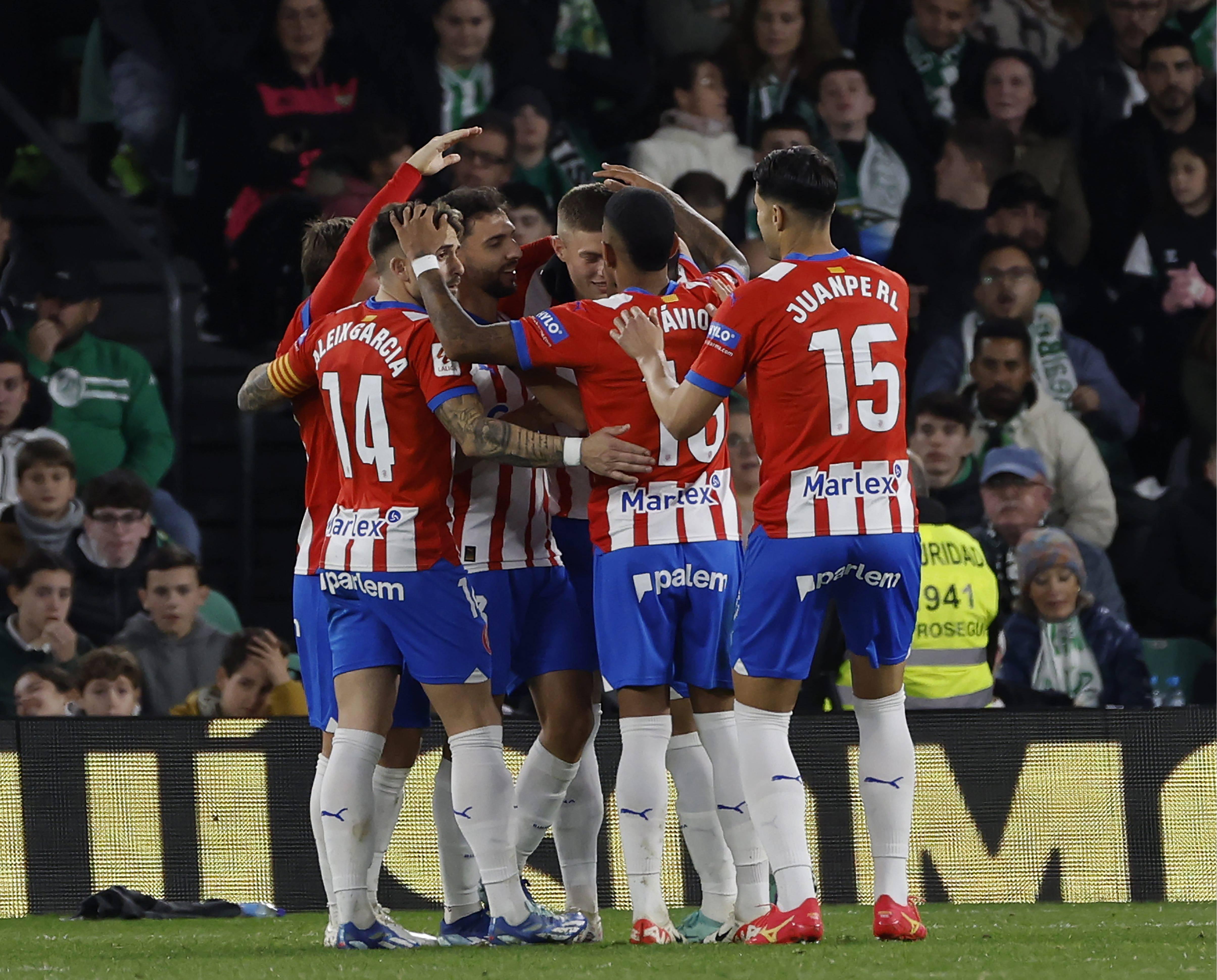 包含赫罗纳重组阵容提高防守压迫局面的词条