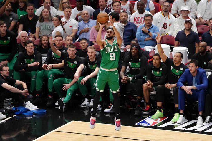 凯尔特人后场成为输出利器，击败骑士一役的简单介绍