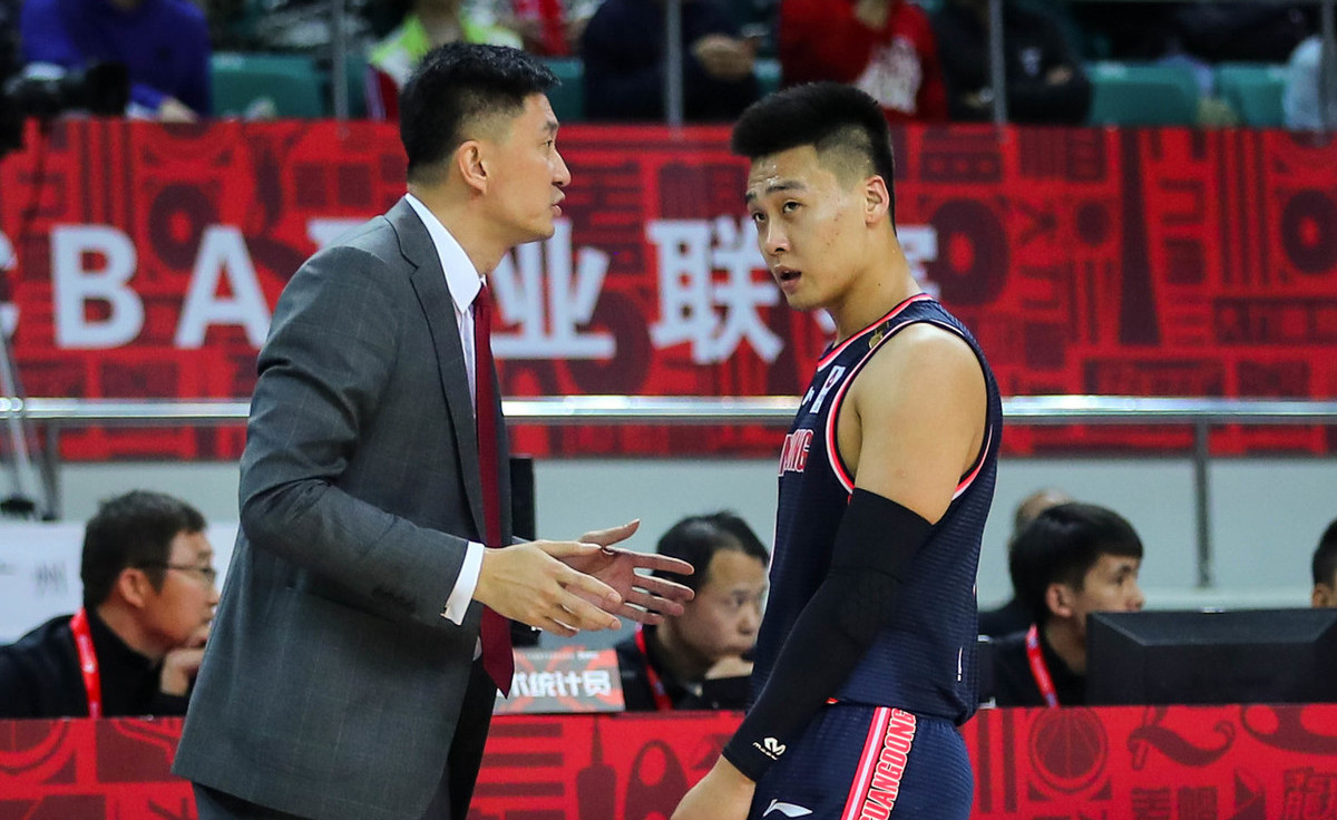 大理男篮大获全胜，登上领先位置