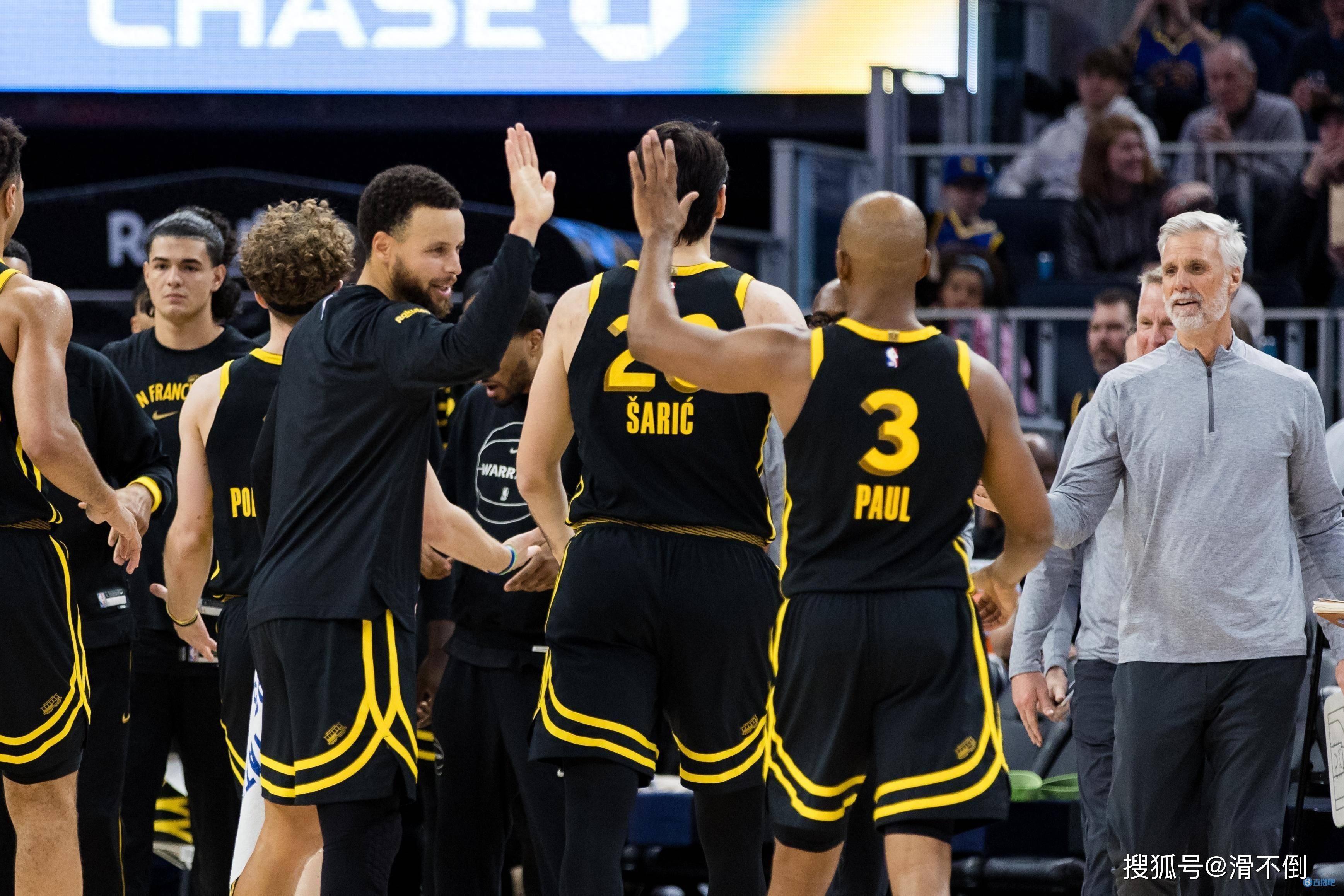 包含勇士主场一再失利，迎来连败的词条