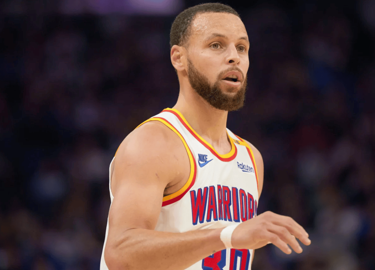 包含勇士主场一再失利，迎来连败的词条