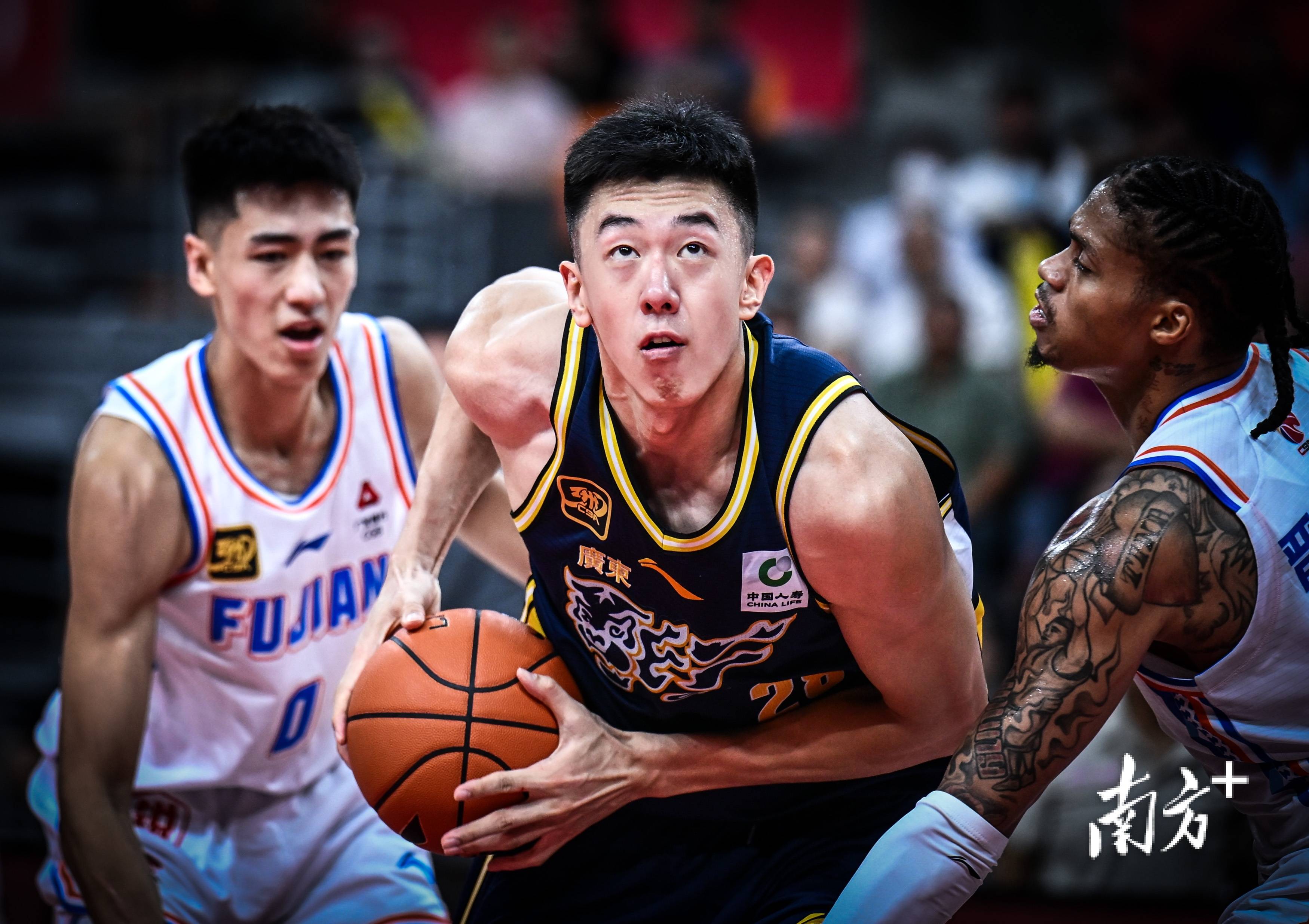 关于福建队在比赛中展现实力，轻松获胜的信息