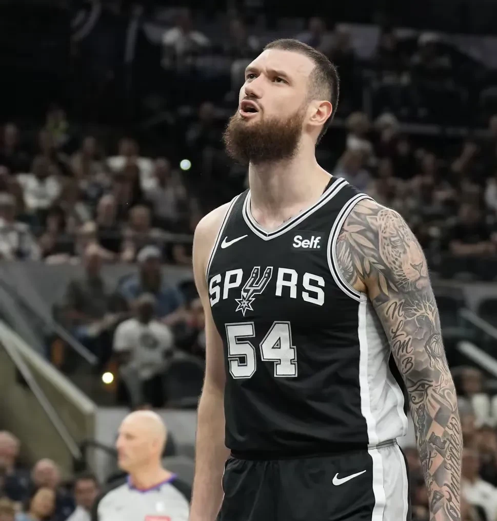 马刺队主帅接受采访,展望新赛季发展前景的简单介绍 马刺队主帅接受采访,展望新赛季发展前景的简单介绍