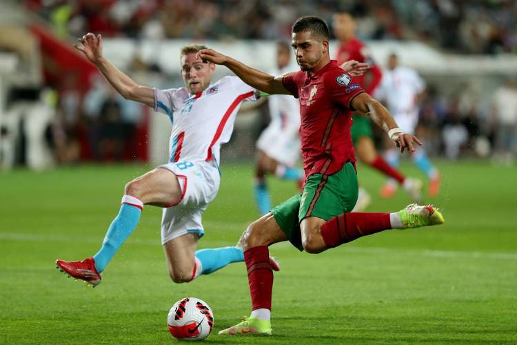 关于欧国联比赛决赛重燃战火，赛场上演激烈对抗的信息