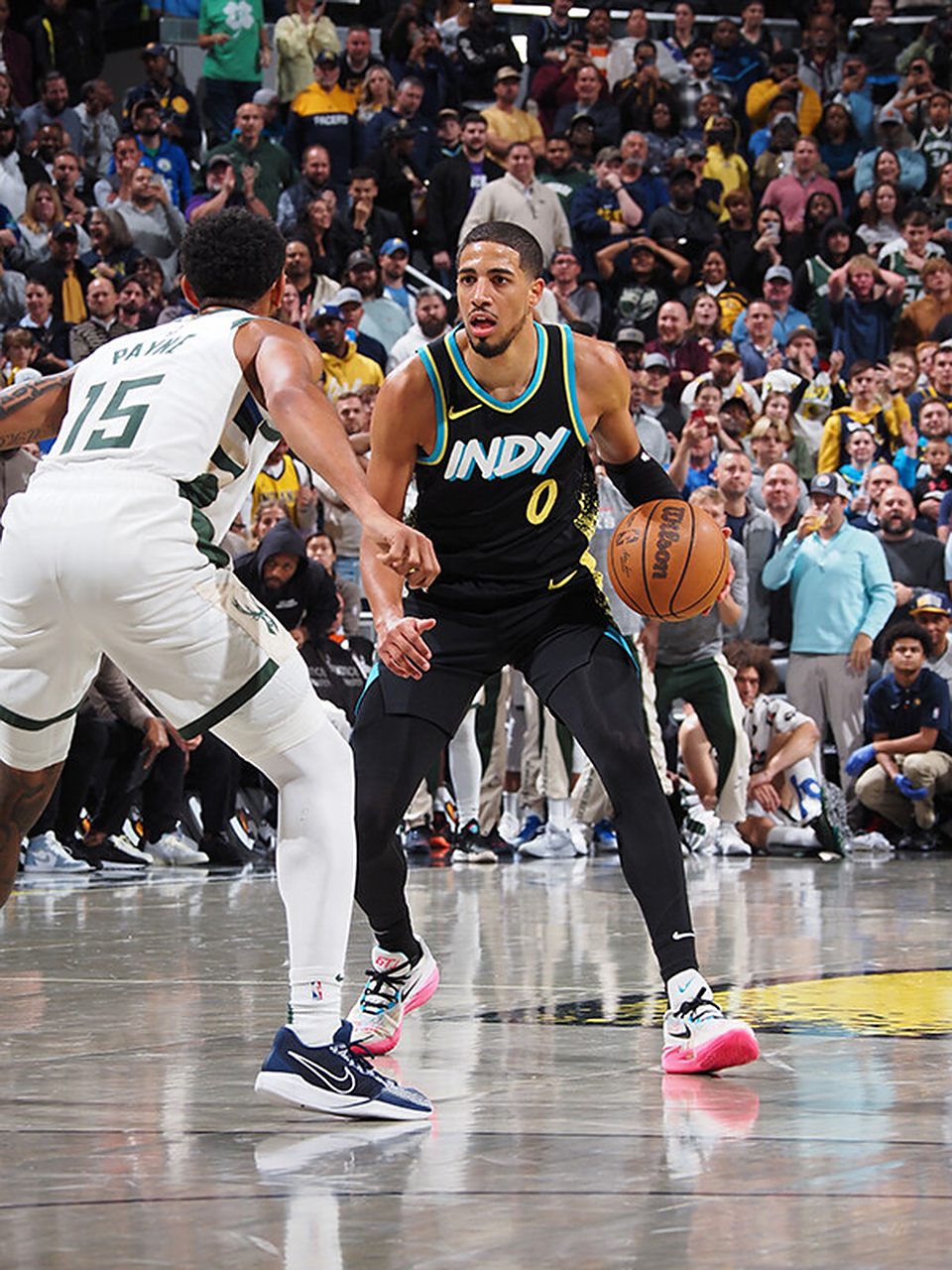 雄鹿击败步行者,取得主场胜利 雄鹿击败步行者,取得主场胜利