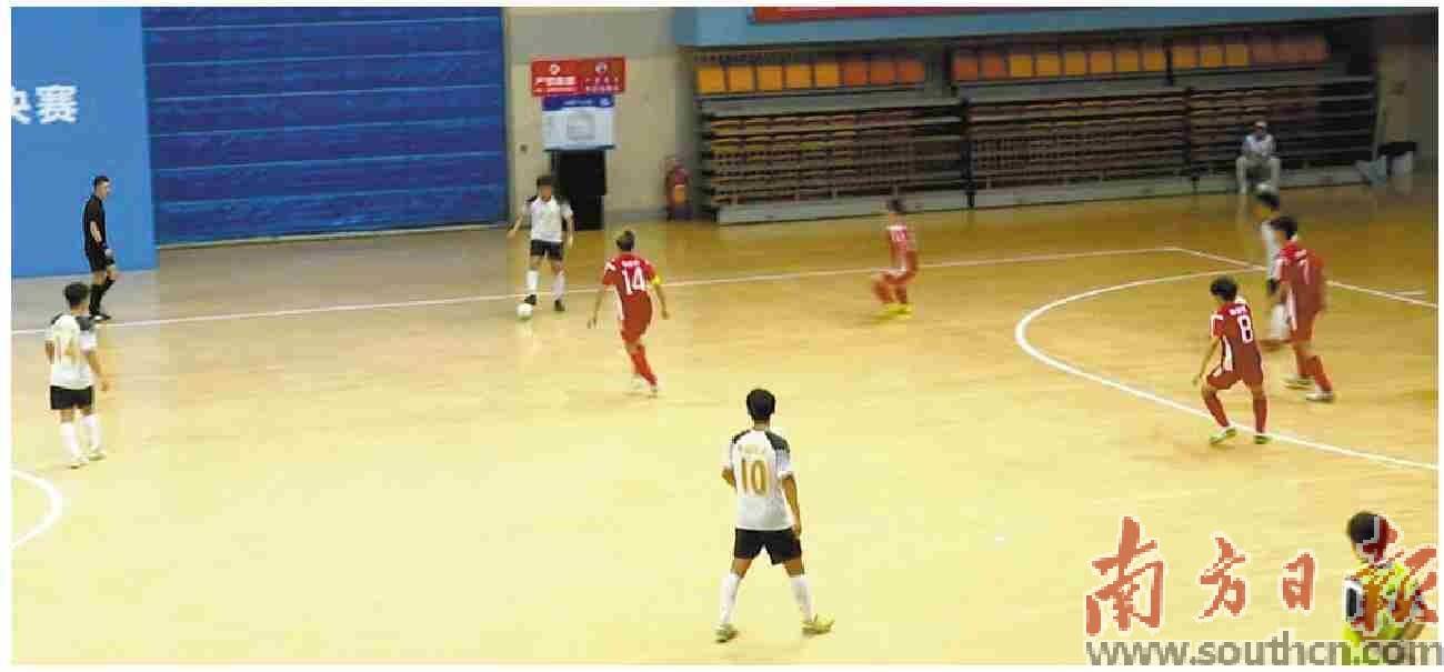 精彩纷呈！球员比拼场上技艺令人目不转睛