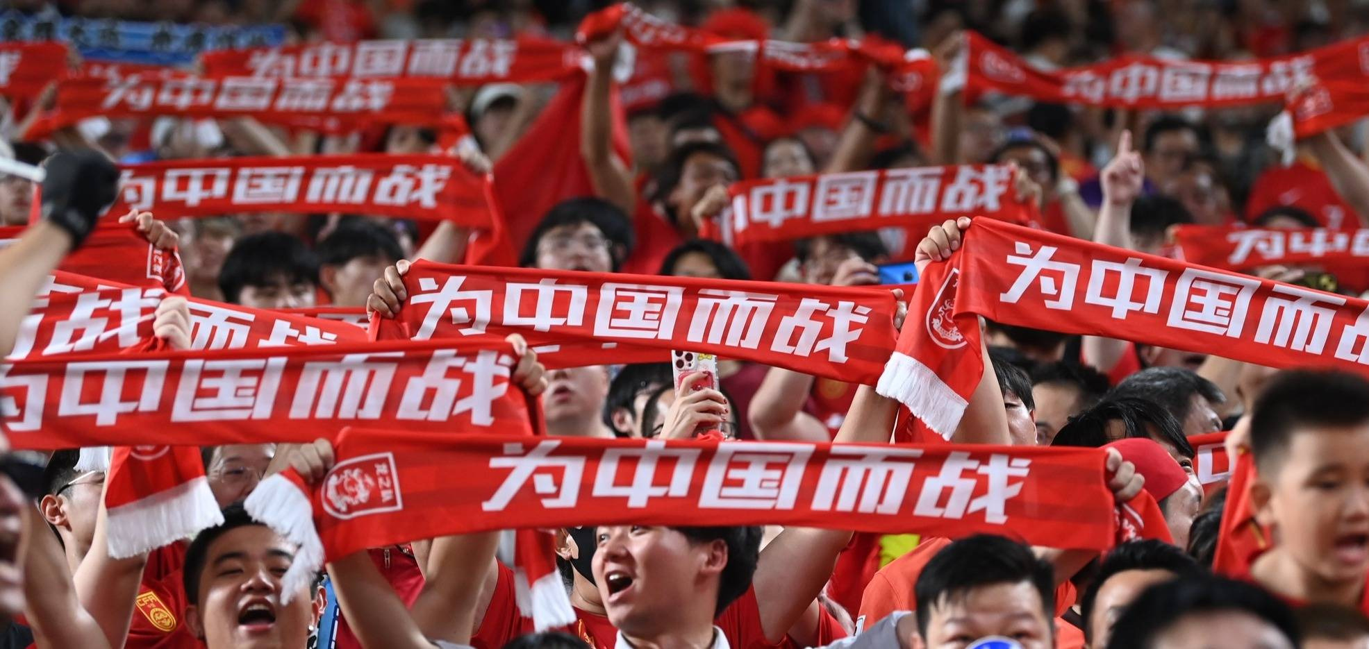 中国足球职业赛事全面开展，球队士气高昂追求胜利的简单介绍