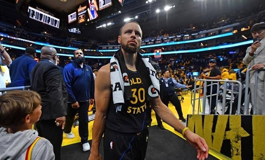 库里遭遇勇士淘汰,欧冠局势紧张 库里遭遇勇士淘汰,欧冠局势紧张