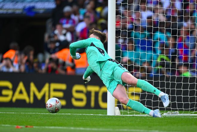 小组赛世界杯:曼城爆冷国足,争议判罚 小组赛世界杯:曼城爆冷国足,争议判罚