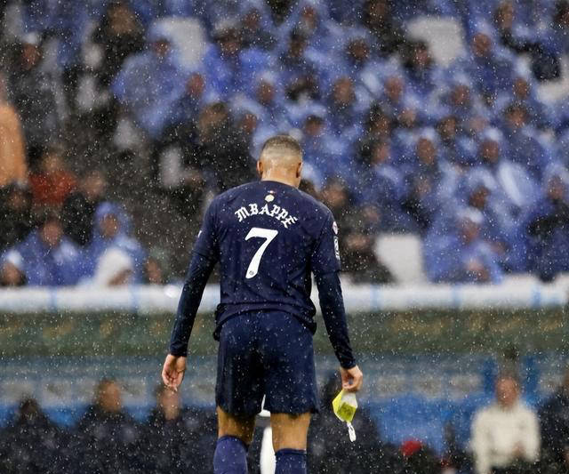 包含英格兰力克曼城，姆巴佩梅开二度美洲杯的词条