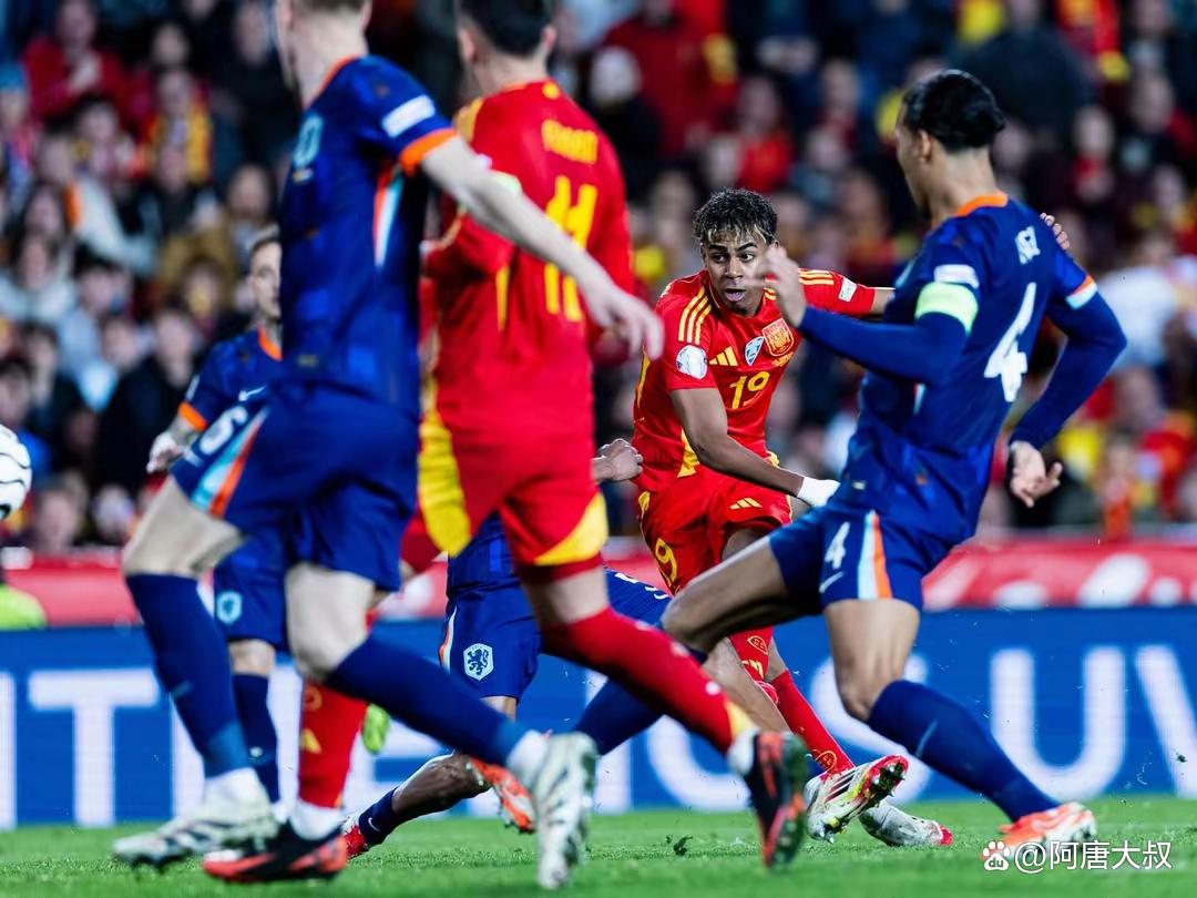荷兰国家队迎战西班牙队的激烈对决