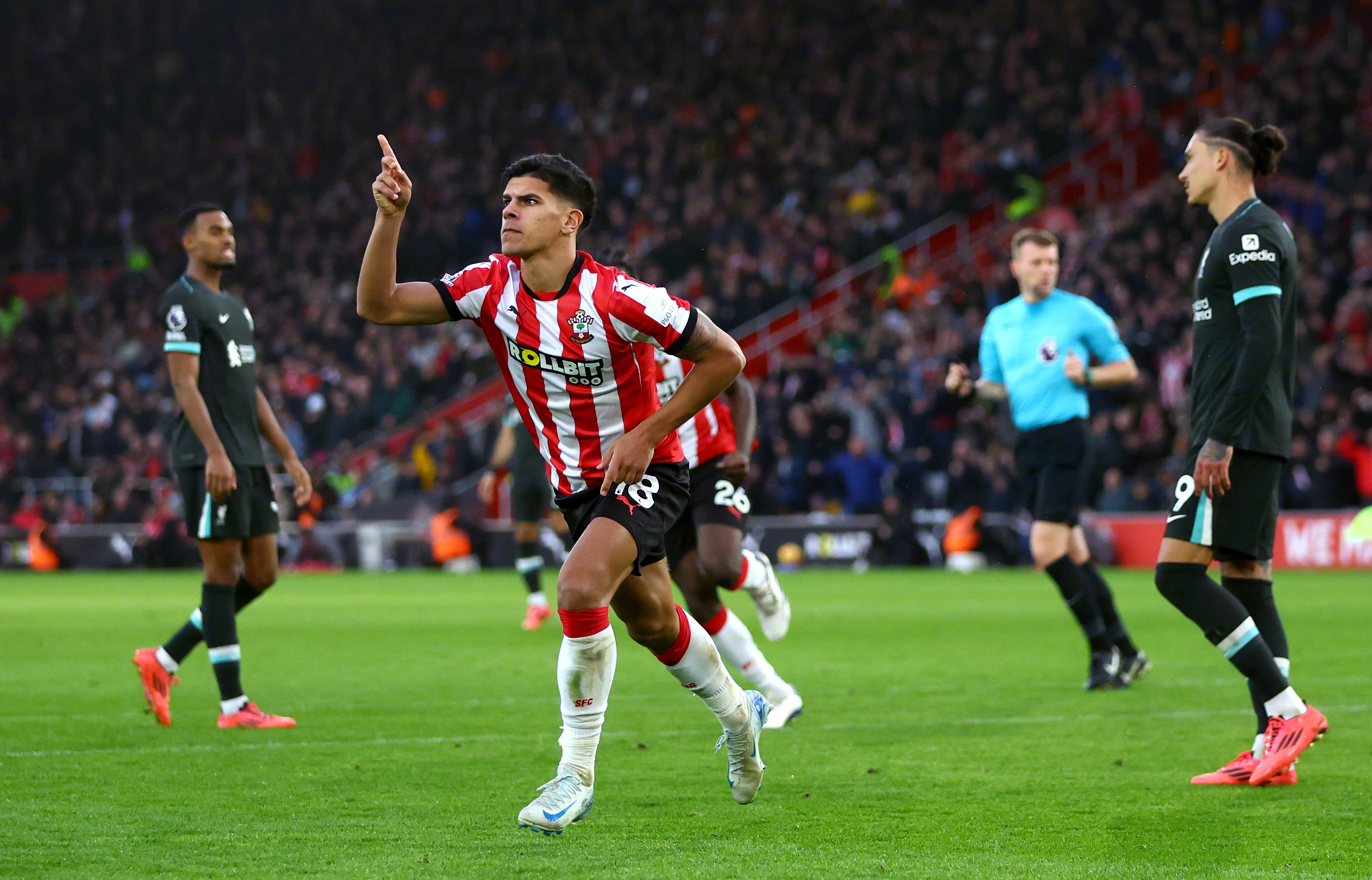 利物浦3-0击败利兹联,继续领跑英超榜首的简单介绍 利物浦3-0击败利兹联,继续领跑英超榜首的简单介绍