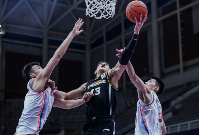 天津金狮队主场大胜,提升排名 天津金狮队主场大胜,提升排名