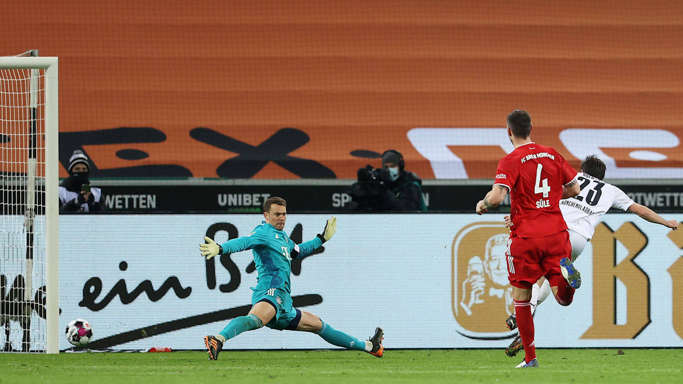 瓦伦西亚后卫巧射破门，帮助球队逆转获胜