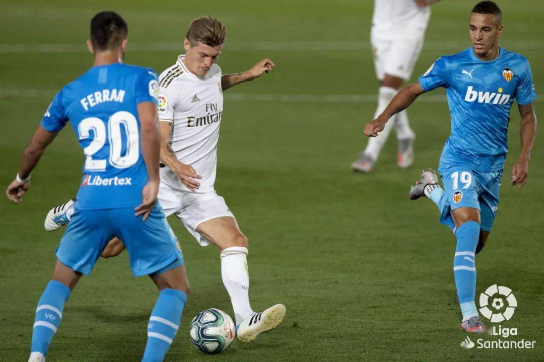 瓦伦西亚客场大胜西班牙人，实力凸显