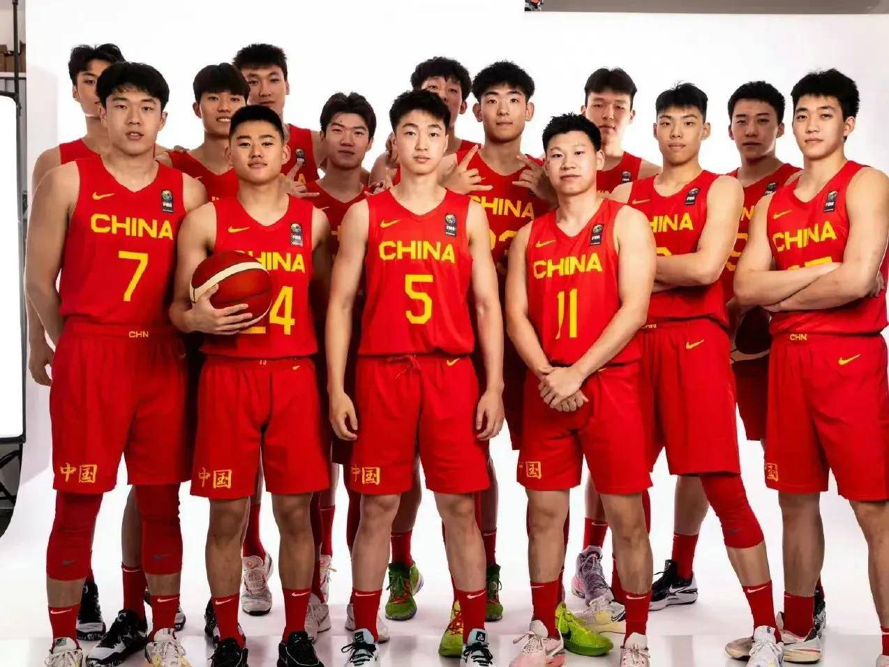 球员们斗志昂扬,不惧强手,决意全力争胜 球员们斗志昂扬,不惧强手,决意全力争胜