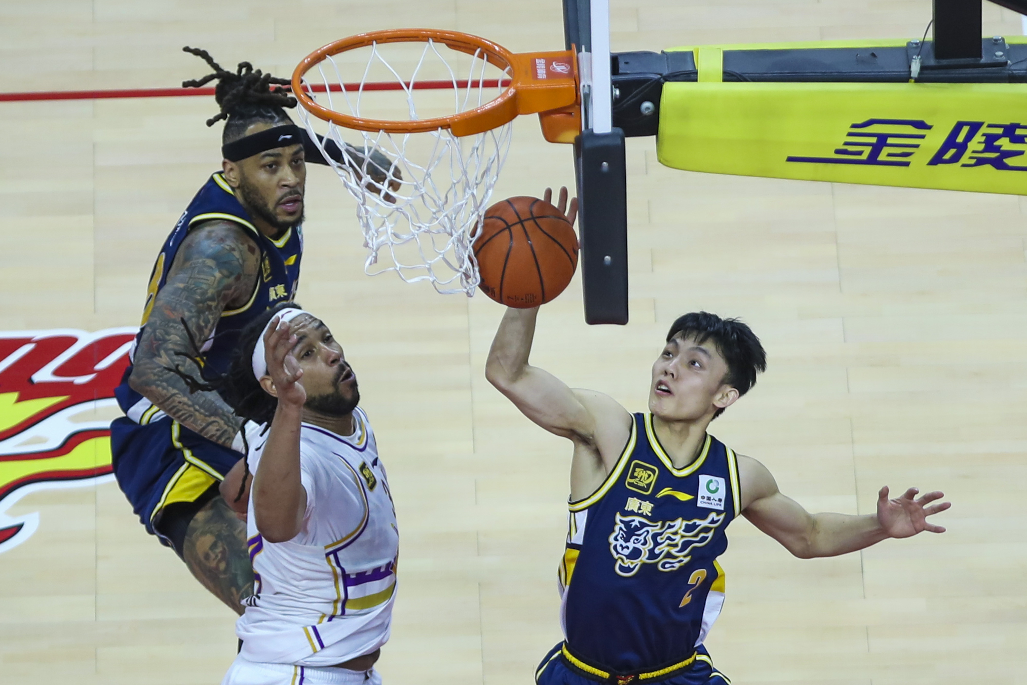 球员们斗志昂扬,不惧强手,决意全力争胜 球员们斗志昂扬,不惧强手,决意全力争胜