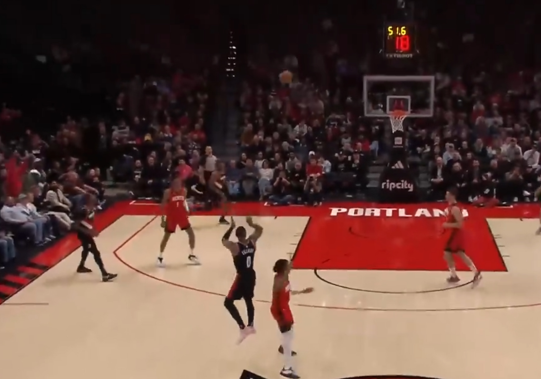 开拓者大胜雷霆,利拉德砍下30+得分 开拓者大胜雷霆,利拉德砍下30+得分