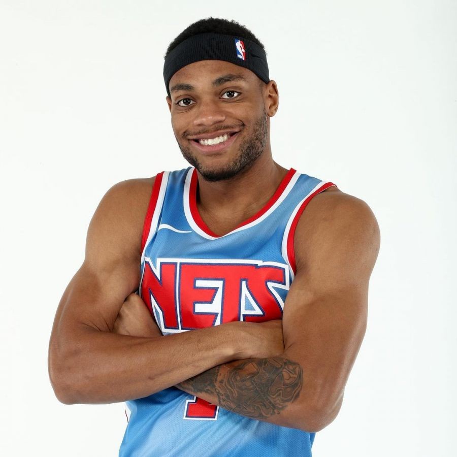 包含巨人擒活塞，保持不败记录的词条