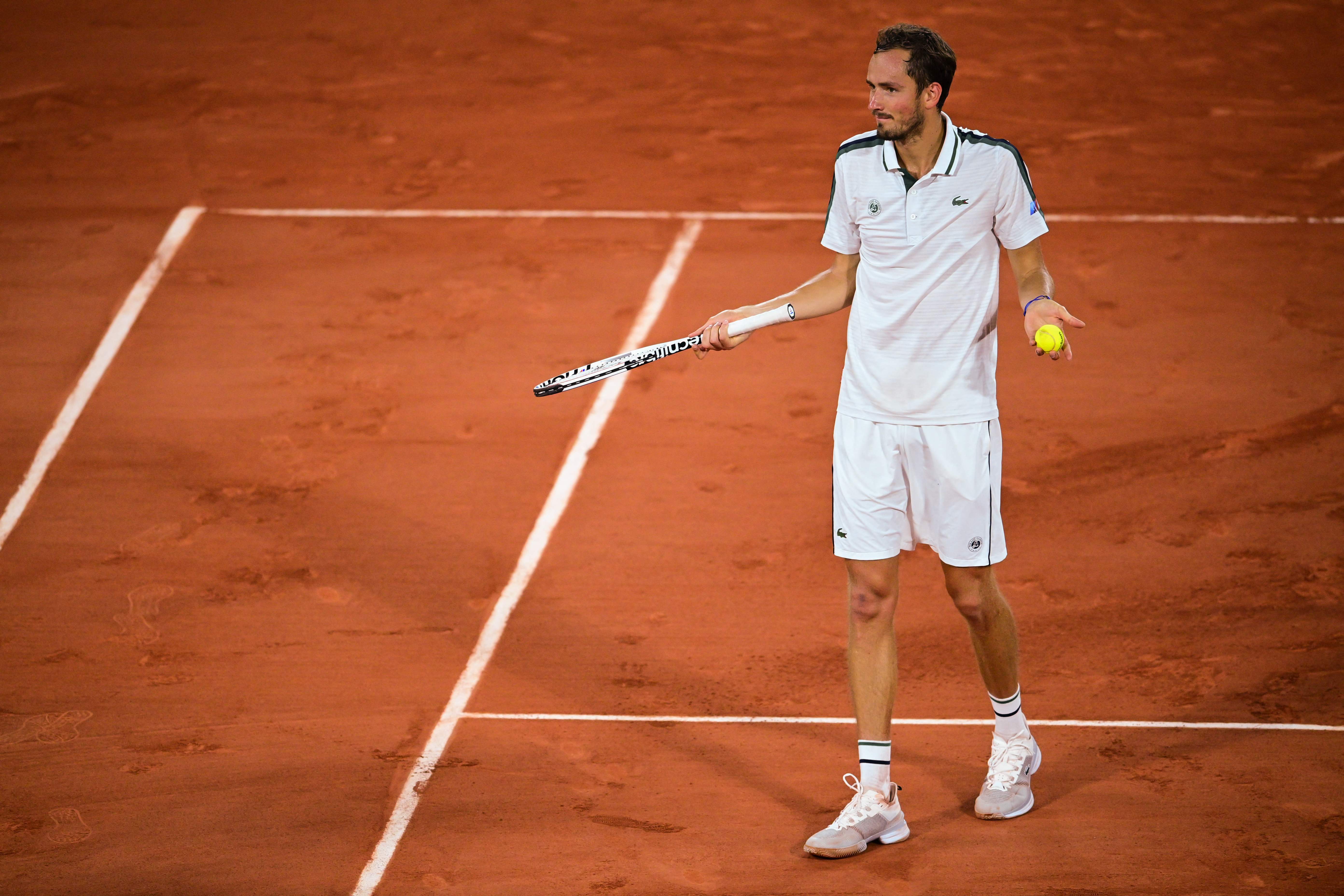 法国网球队横扫西班牙网球队，梅德韦杰夫高光表现的简单介绍