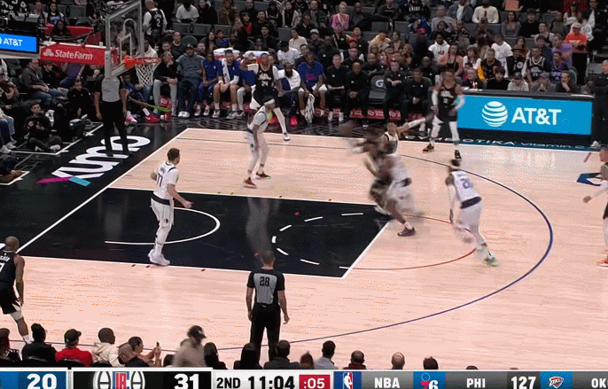 包含独行侠大胜快船，英格拉姆砍下35分的词条