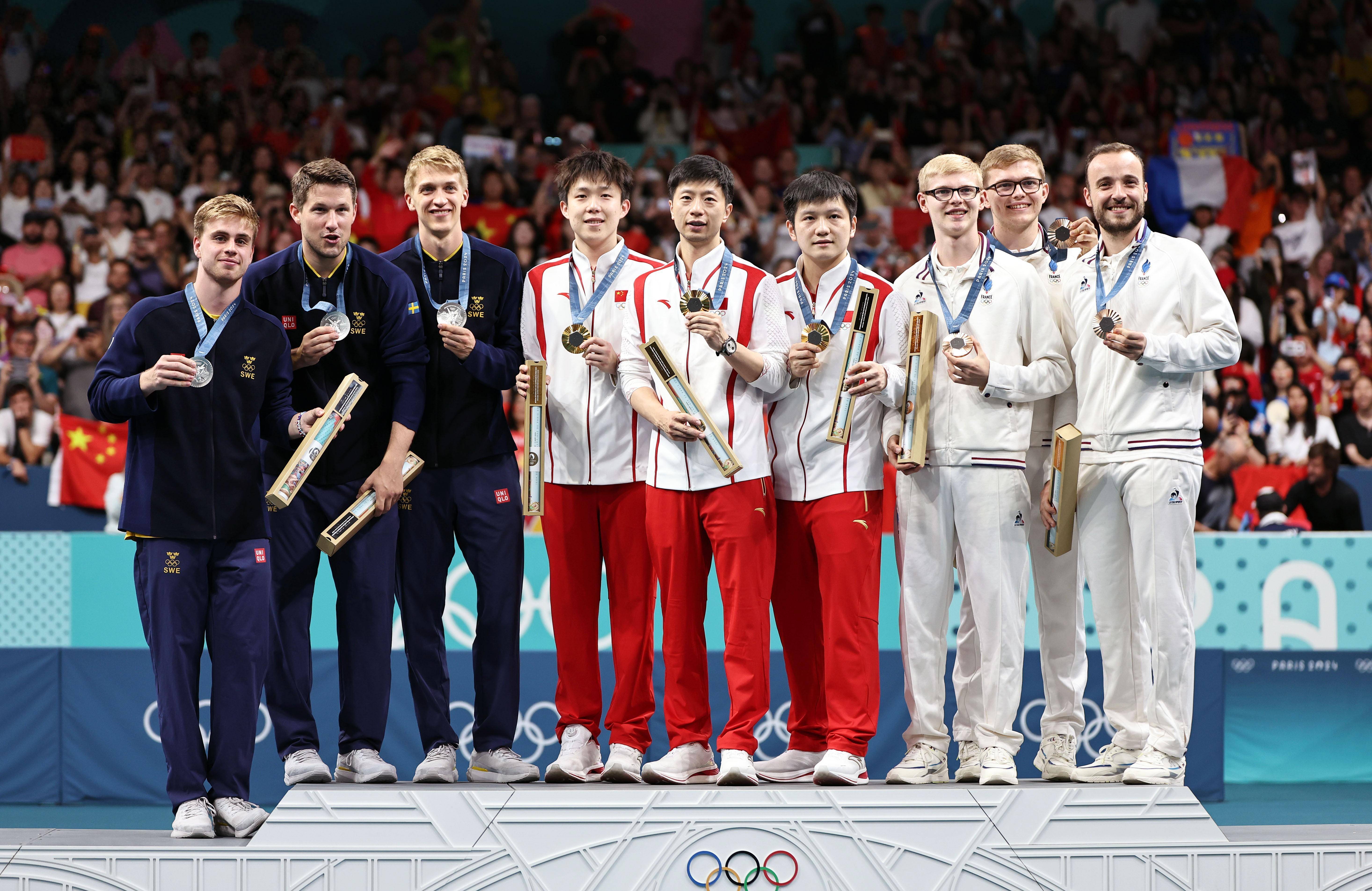 日本乒乓球队鏖战中国乒乓球队，马龙送出助攻