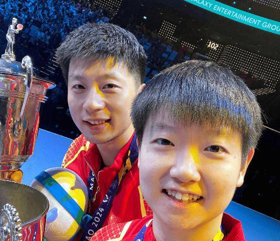 日本乒乓球队鏖战中国乒乓球队，马龙送出助攻