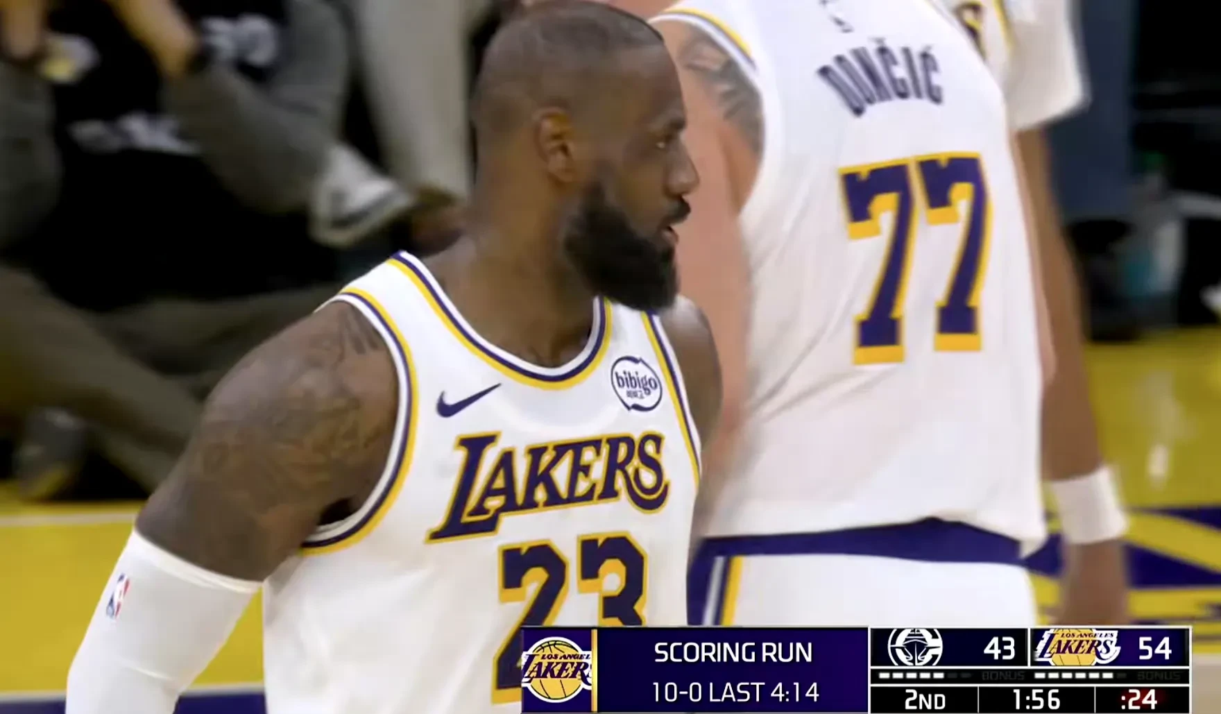 包含湖人顺利击败快船，卫冕路依旧的词条