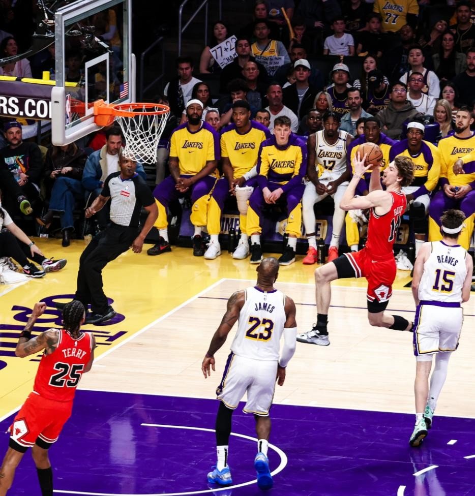 火箭遭遇尴尬连败,主场惨败湖人 火箭遭遇尴尬连败,主场惨败湖人