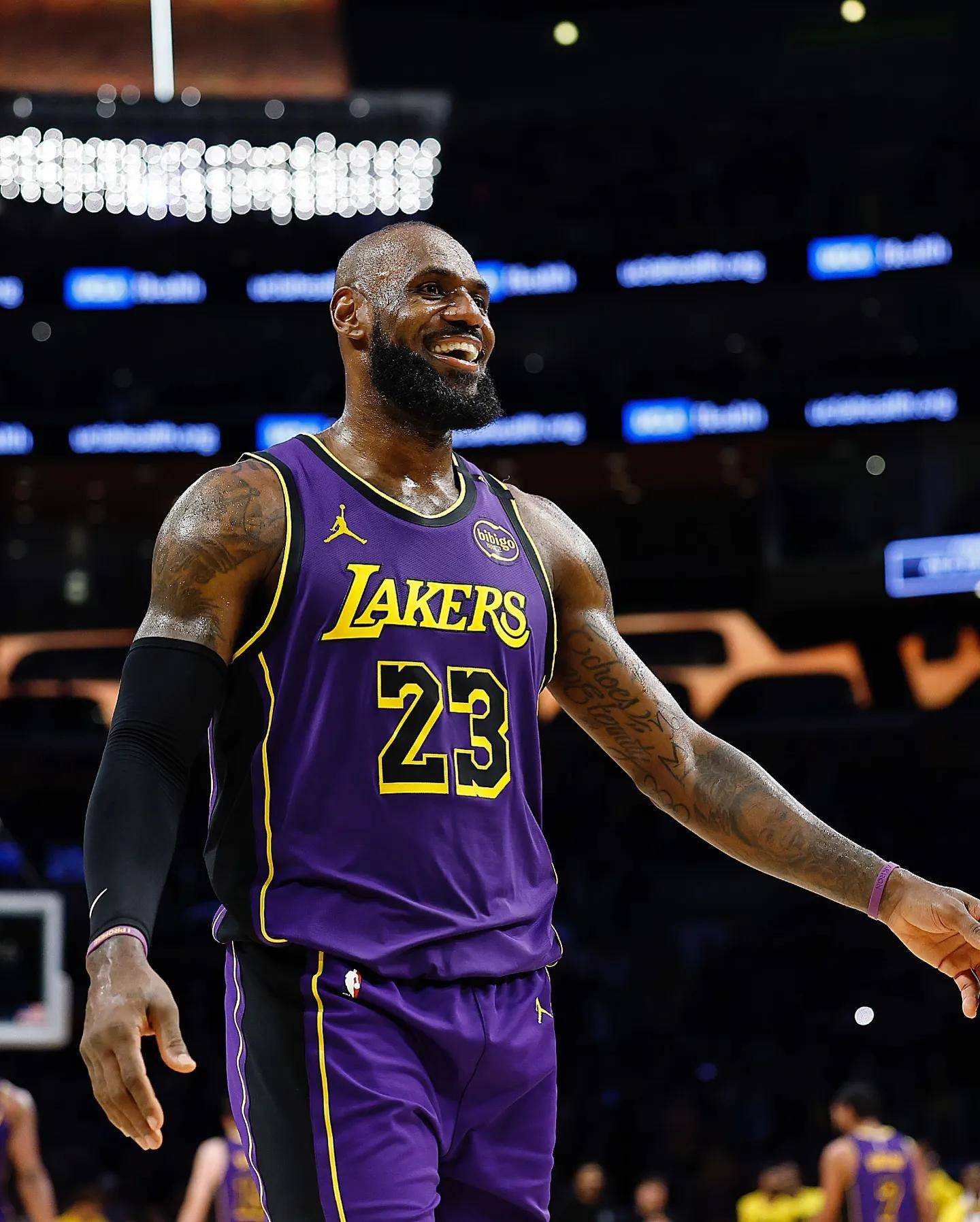 湖人主场负于公牛,詹姆斯状态失落的简单介绍 湖人主场负于公牛,詹姆斯状态失落的简单介绍